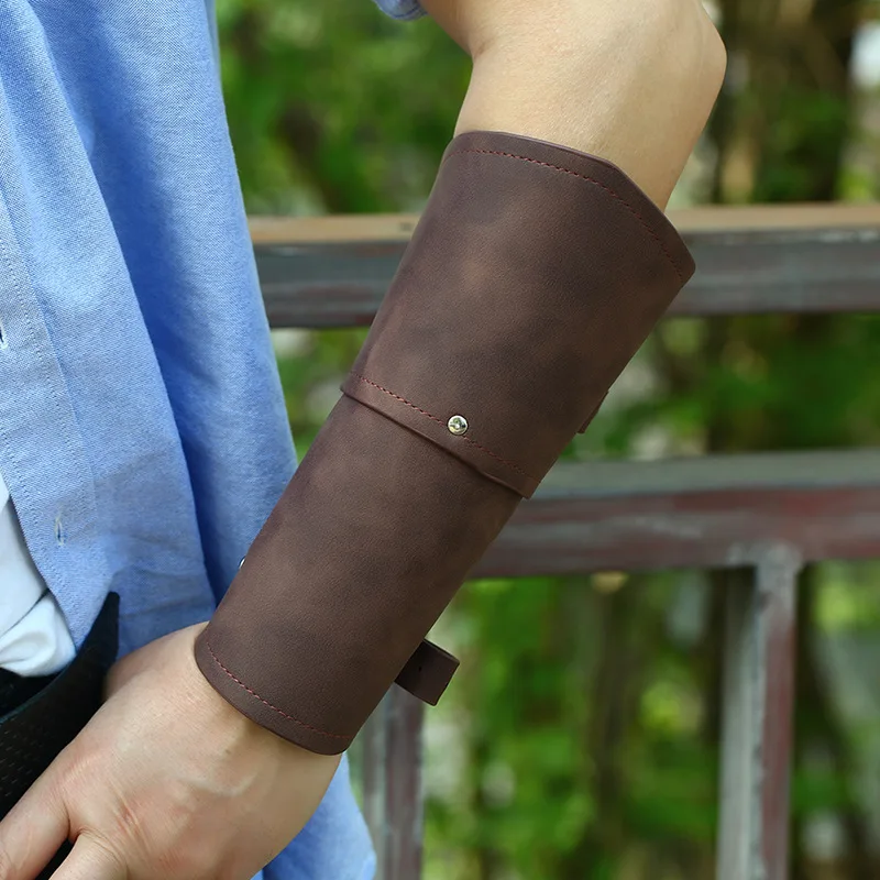 Medieval Armor Gloves Wide Cuf - Leather Bracelet recension och pris